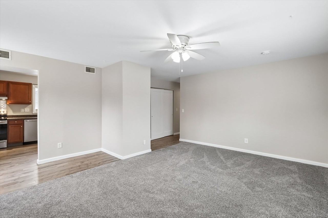 1928 F St - Photo 4 of 22