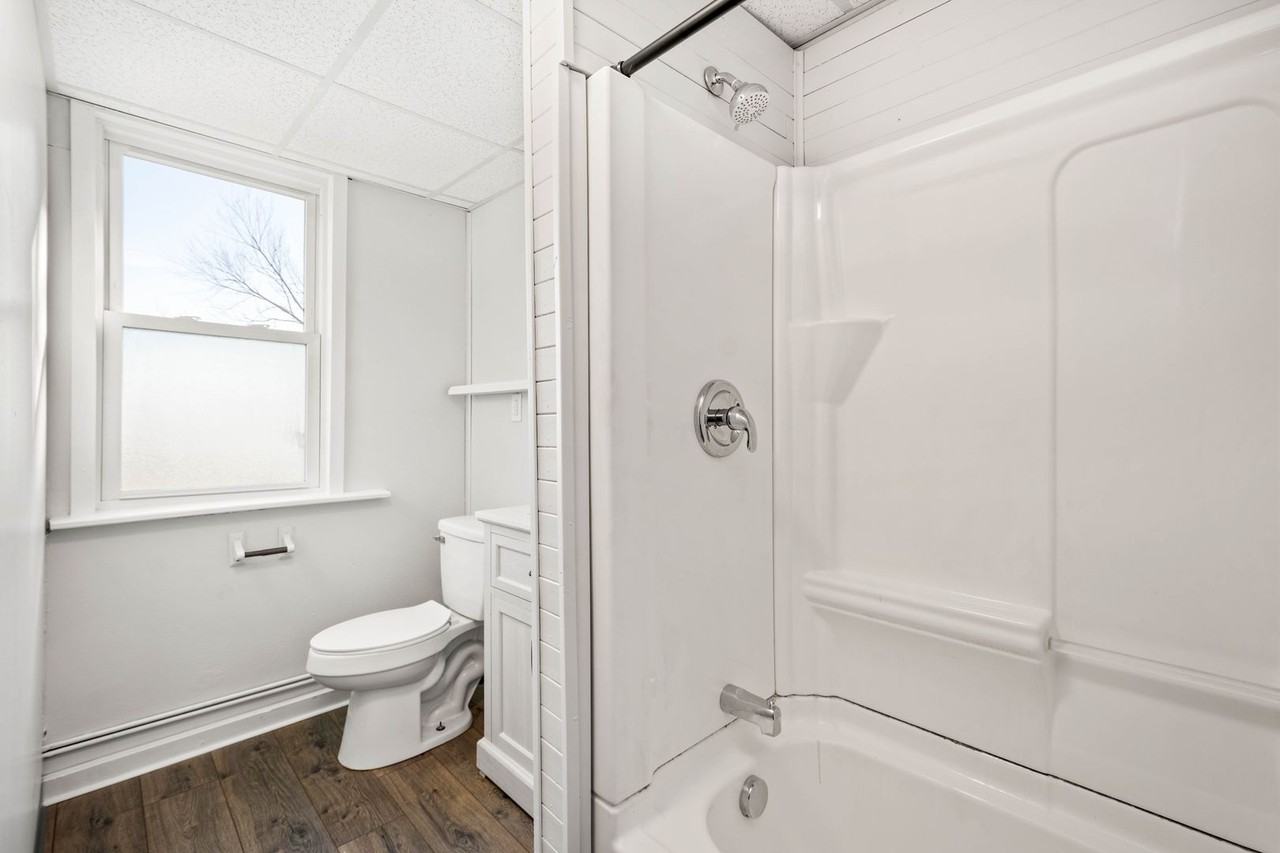 420 Alice St - Photo 2 of 23