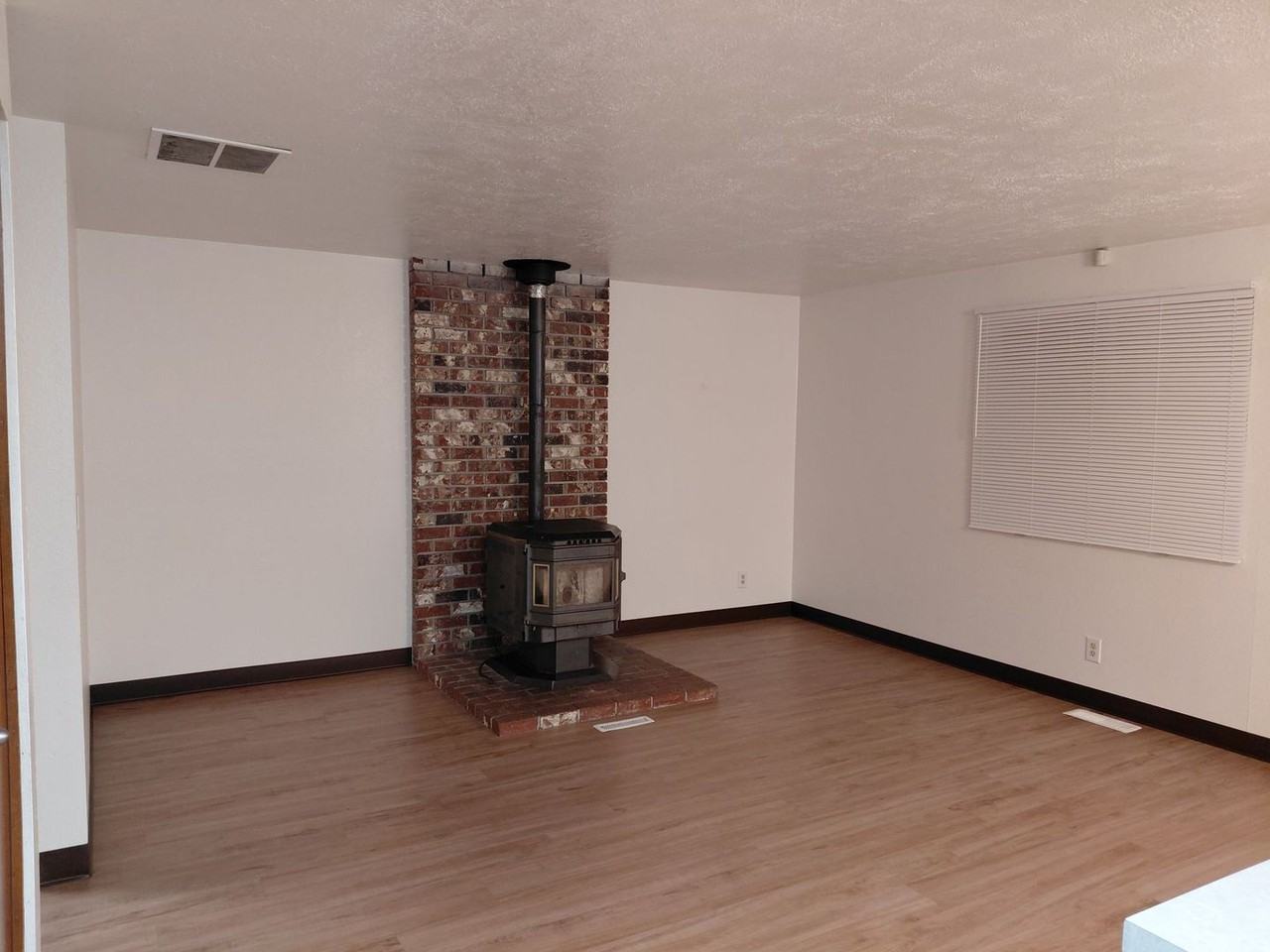 1399 Parkway Dr Nw - Photo 3 of 21