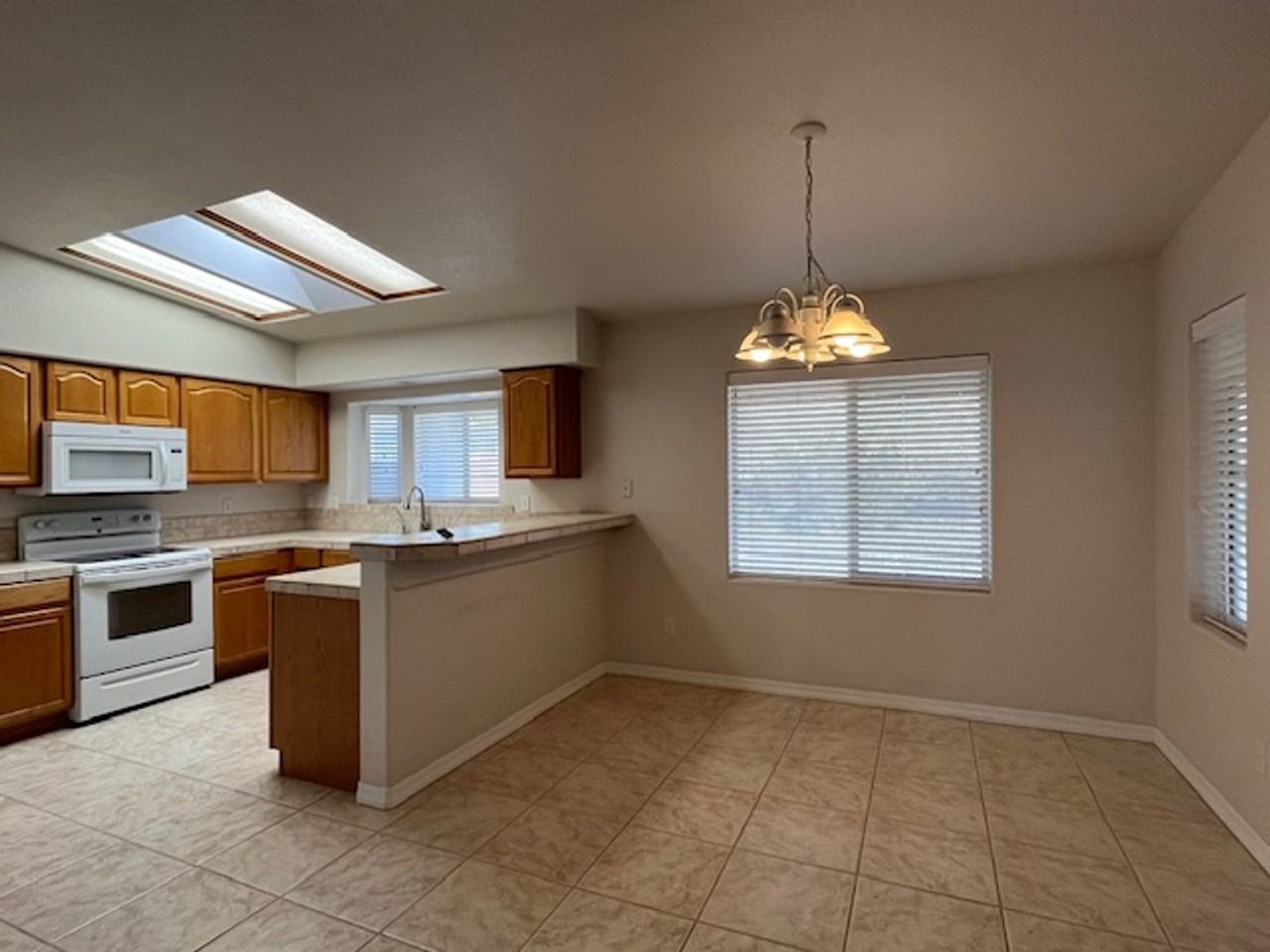 2683 Daytona Ave - Photo 4 of 14