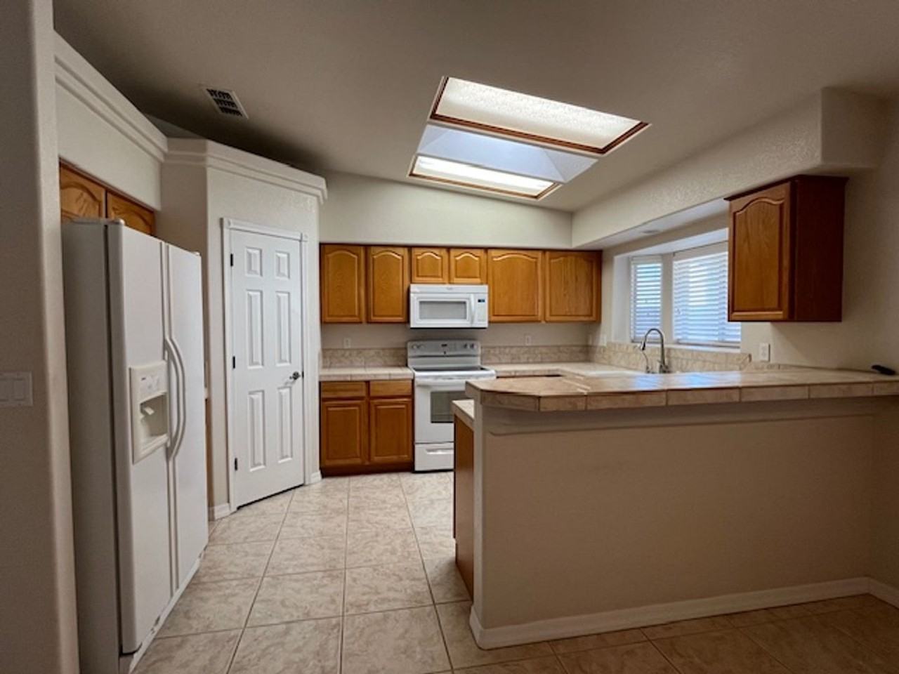 2683 Daytona Ave - Photo 5 of 14