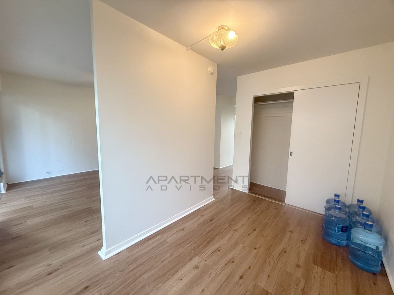 909 University Ave #111 - Photo 6 of 8