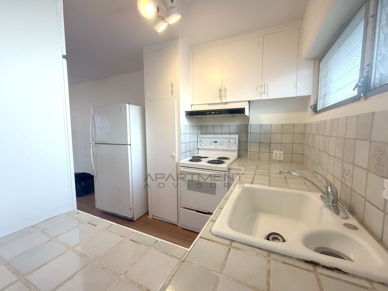 909 University Ave #111 - Photo 7 of 8