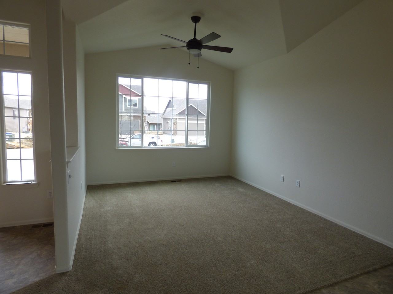 3435 Petrel Dr - Photo 4 of 23