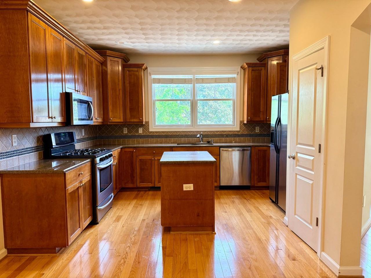3709 Avilla Ct - Photo 3 of 20