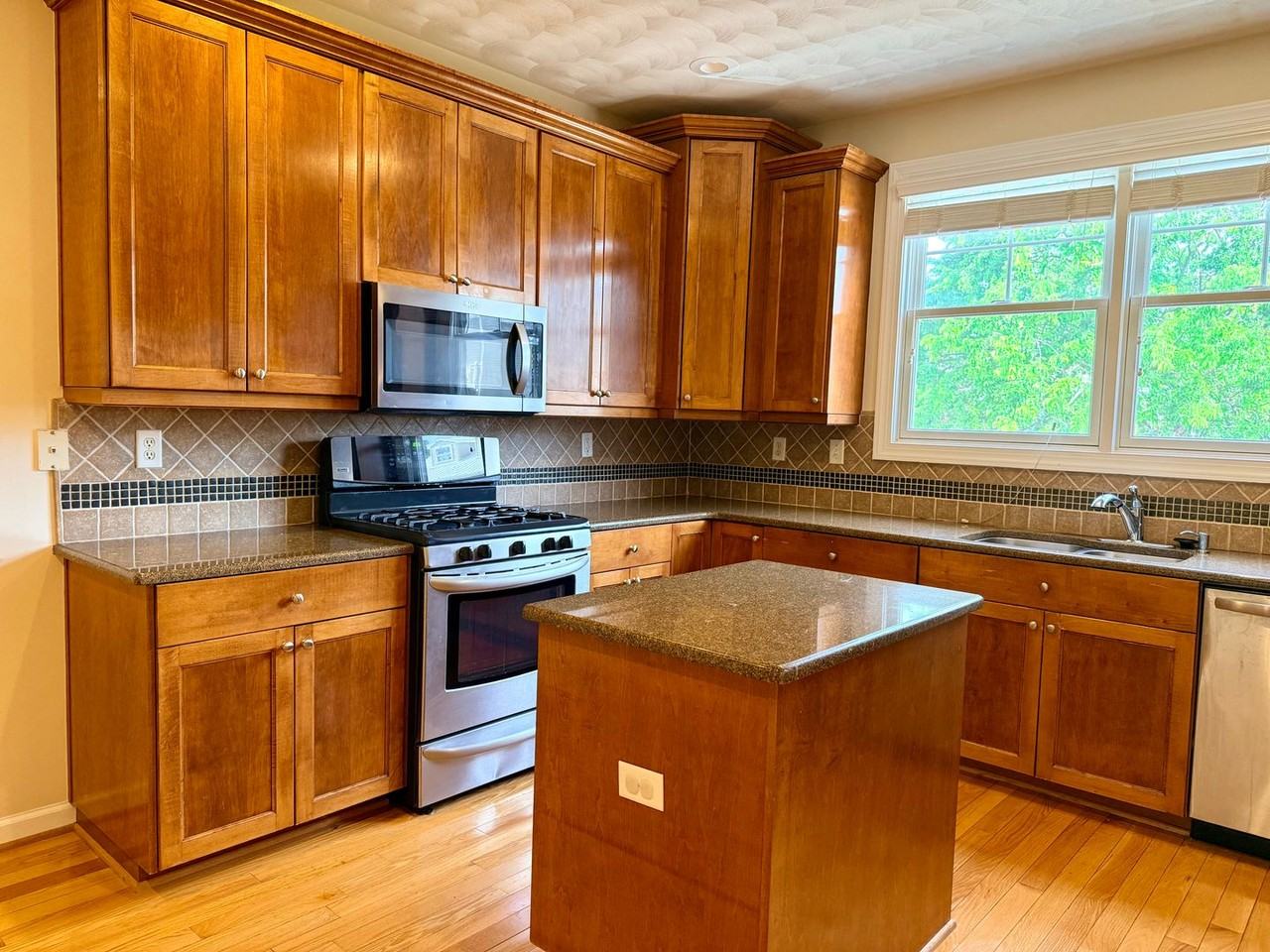 3709 Avilla Ct - Photo 5 of 20