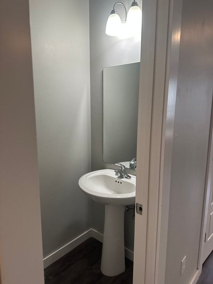 750 Sw 14th St - Photo 5 of 27