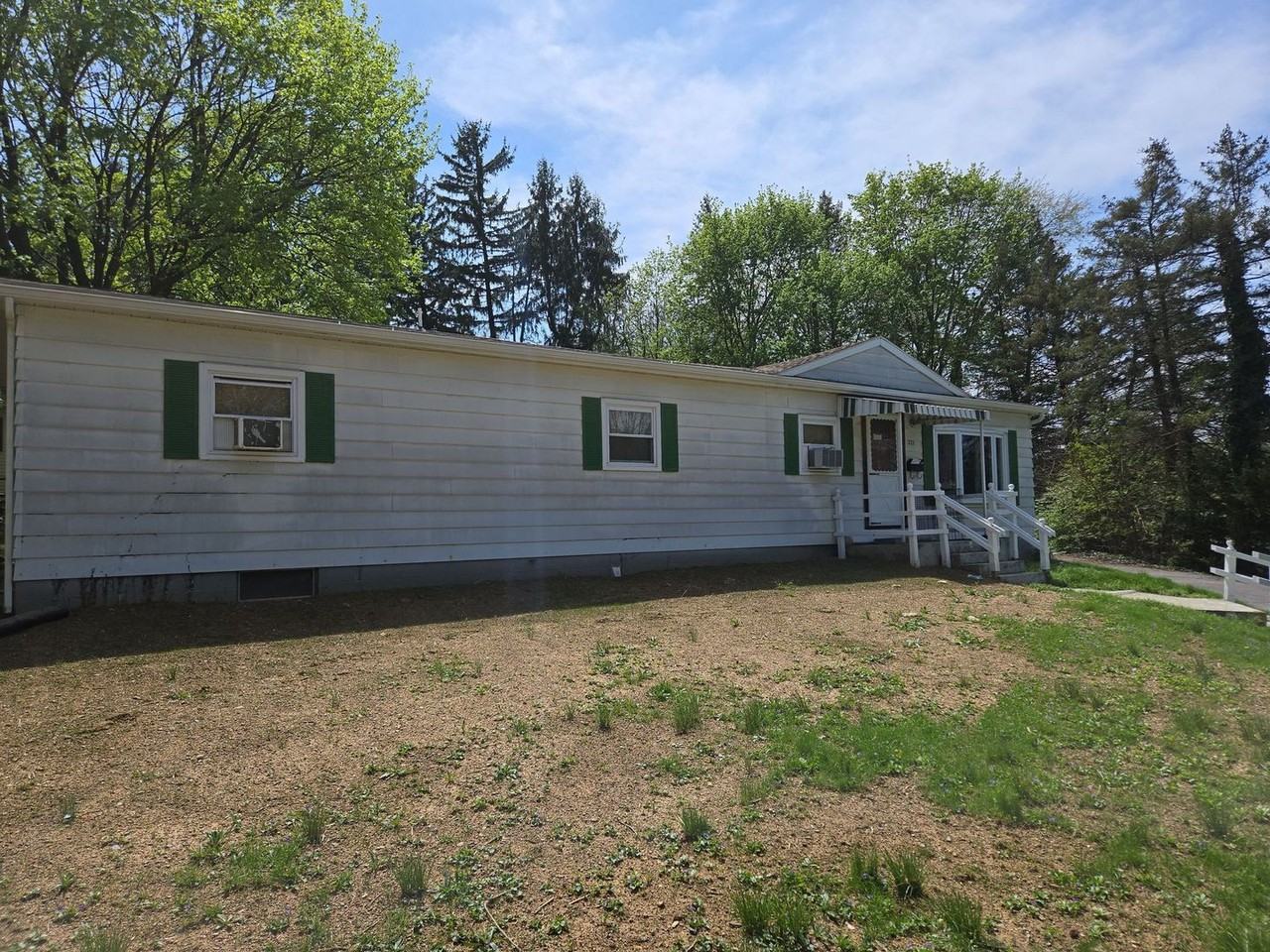226 Roxbury Rd - Photo 2 of 14