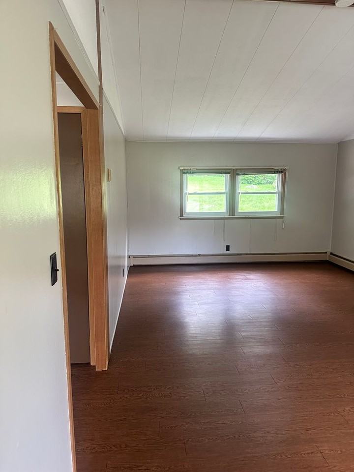 226 Roxbury Rd - Photo 7 of 14