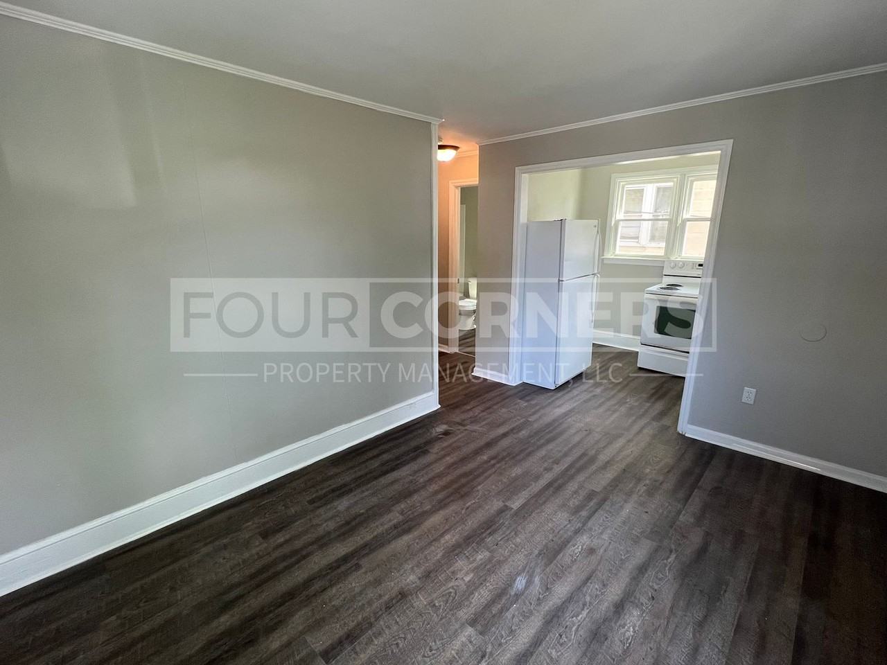 803 Cole St - Photo 3 of 8