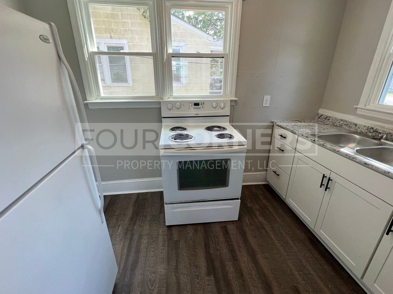 803 Cole St - Photo 4 of 8