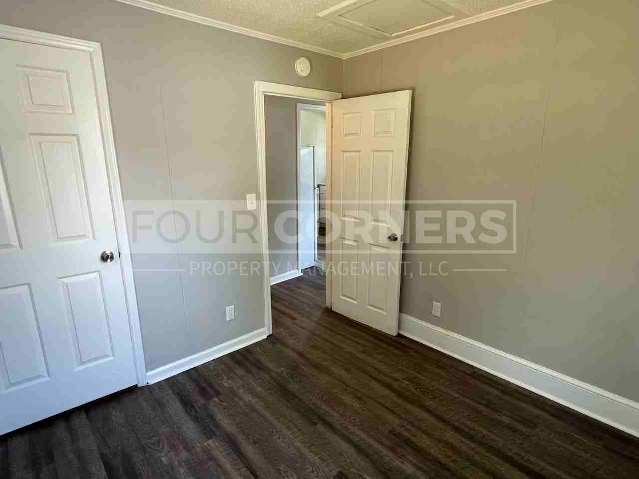 803 Cole St - Photo 6 of 8