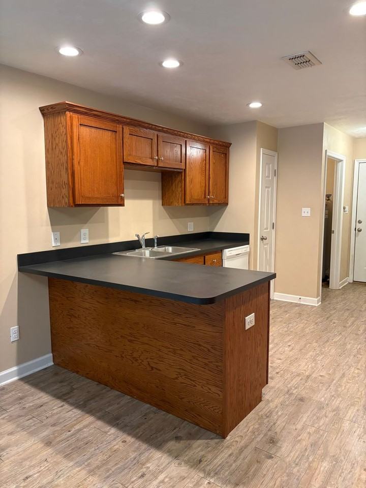 534 Collins Dr - Photo 4 of 12