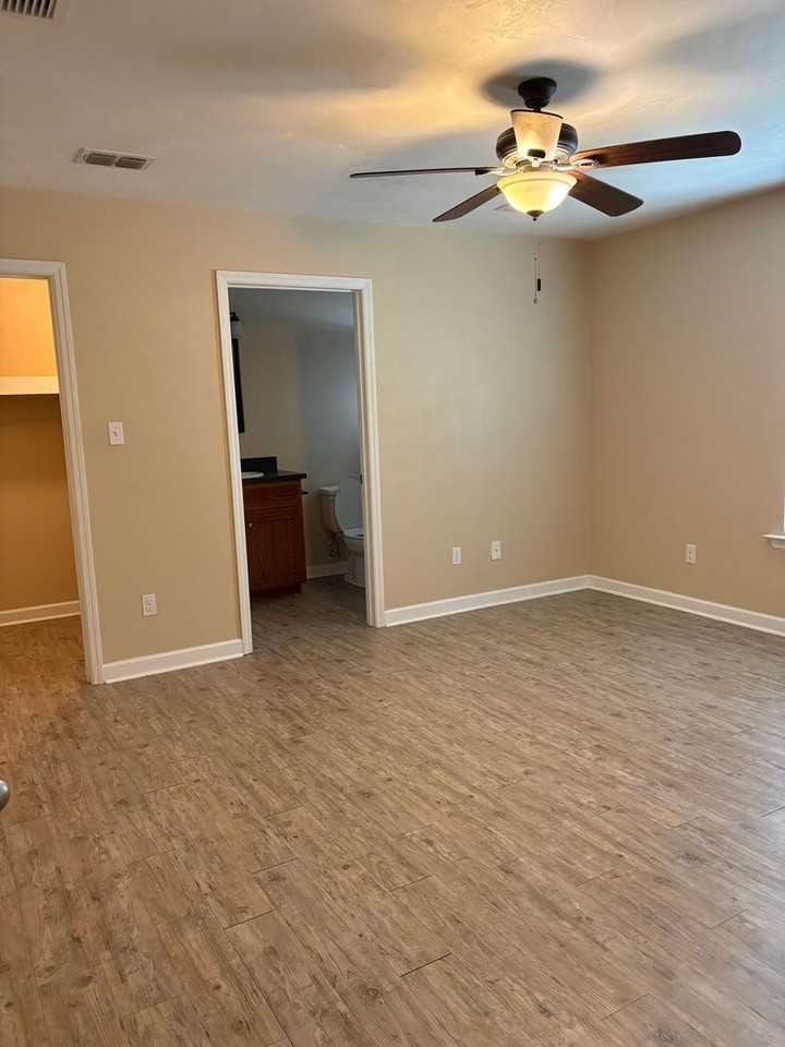 534 Collins Dr - Photo 7 of 12