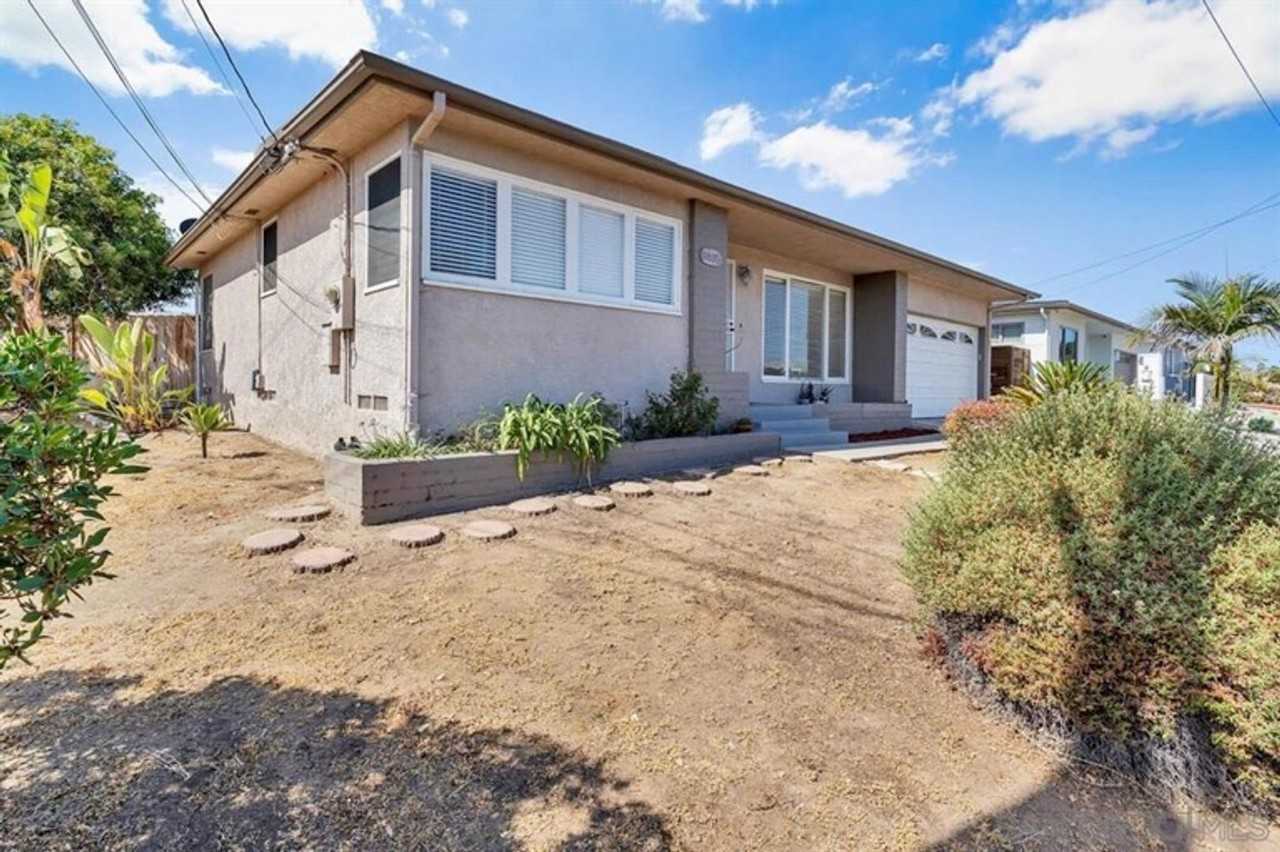 6465 Julie St - Photo 2 of 27