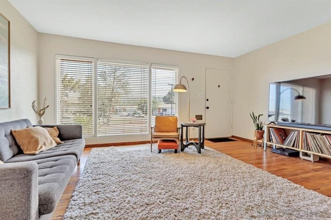 6465 Julie St - Photo 4 of 27