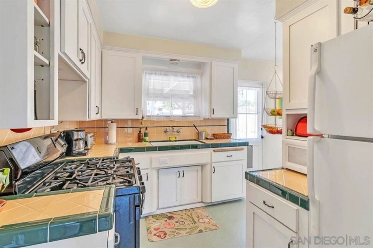 6465 Julie St - Photo 2 of 27