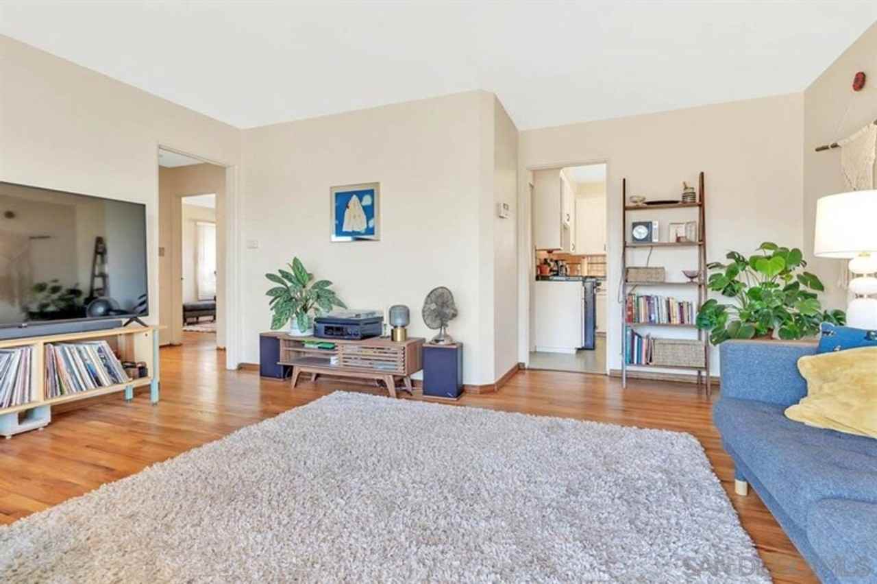 6465 Julie St - Photo 6 of 27