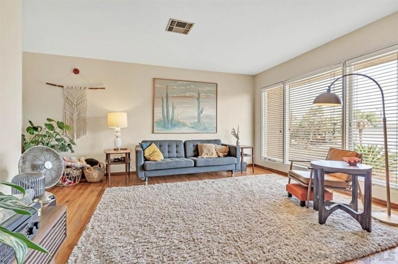 6465 Julie St - Photo 3 of 27