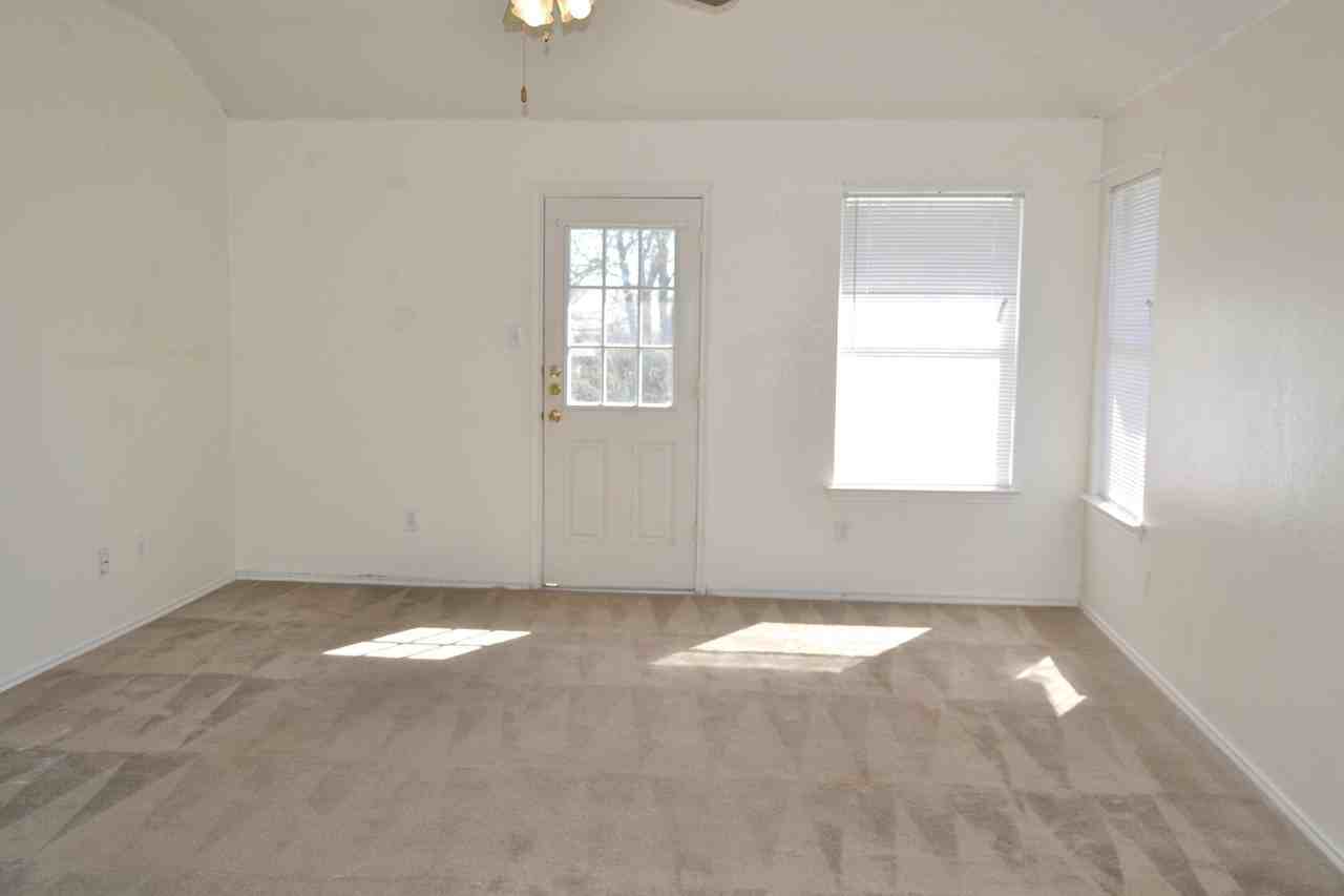 2308 Tracey Ann Ln - Photo 2 of 8