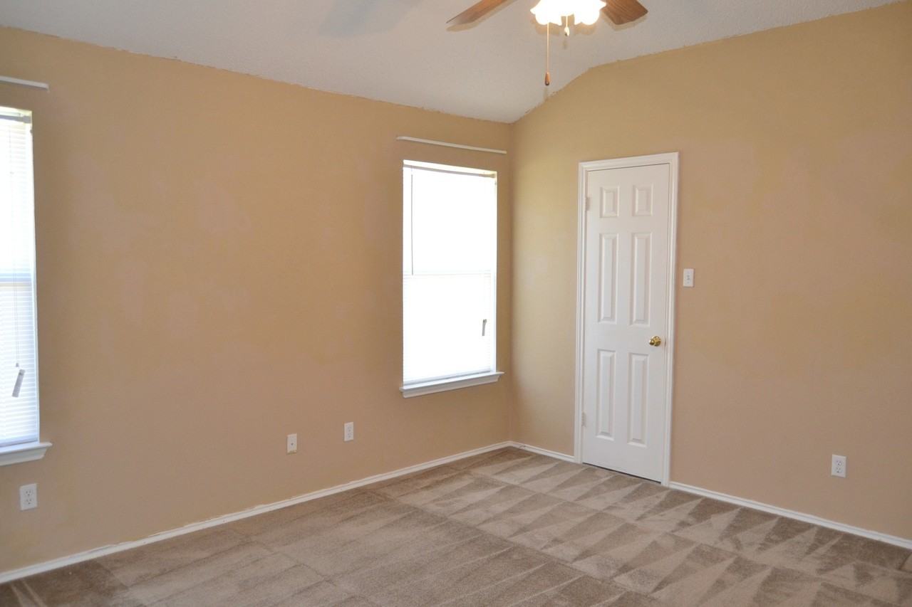 2308 Tracey Ann Ln - Photo 5 of 8