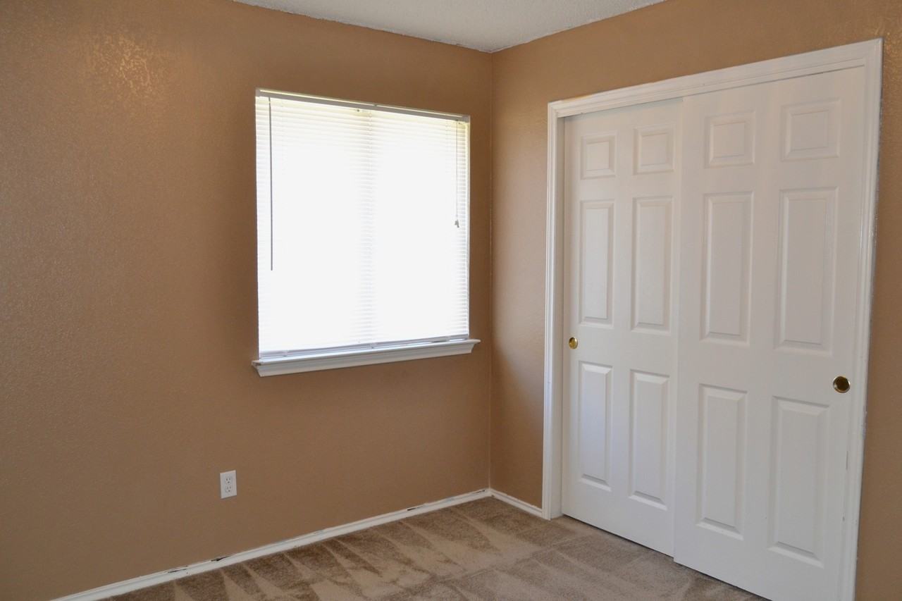 2308 Tracey Ann Ln - Photo 6 of 8