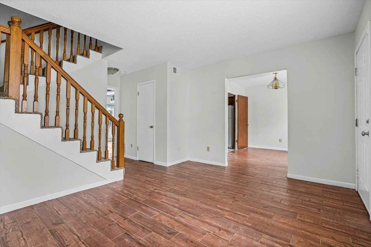 4017 Cottage Hill Rd - Photo 3 of 25