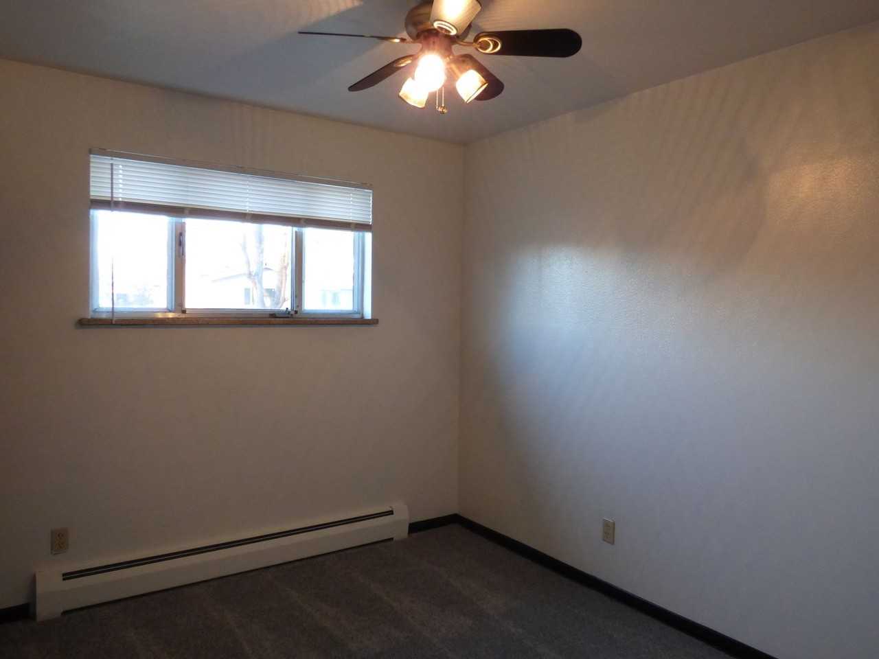 11 Denise Pl - Photo 5 of 13