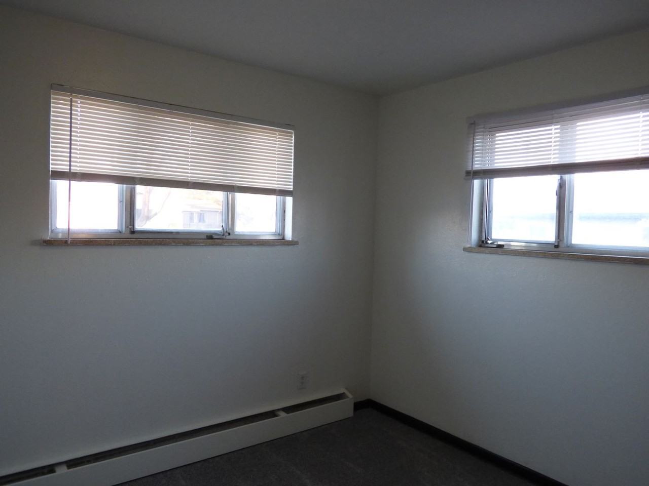 11 Denise Pl - Photo 6 of 13