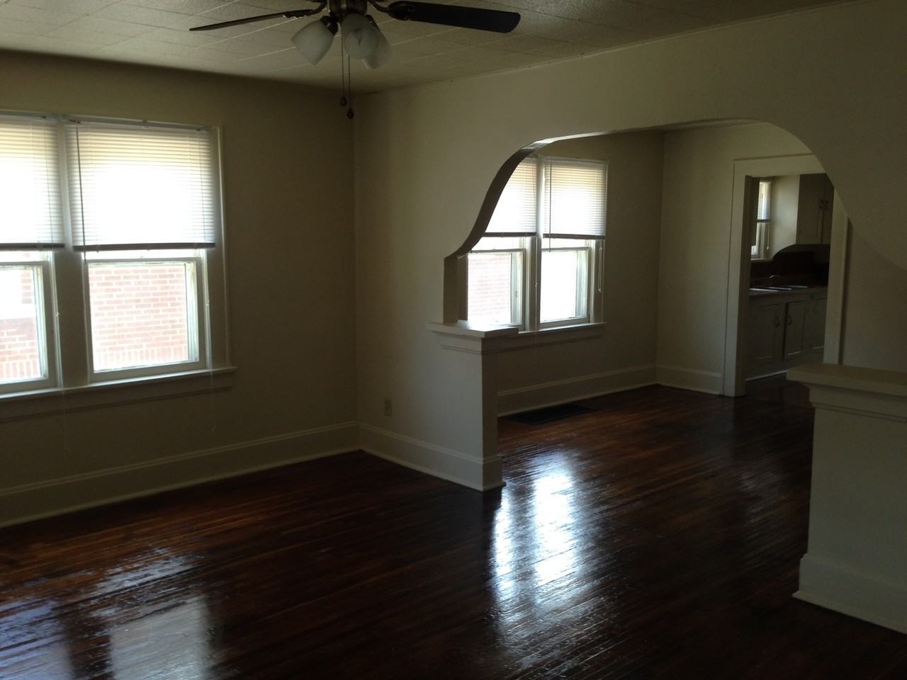 1142 E Elm St - Photo 2 of 10