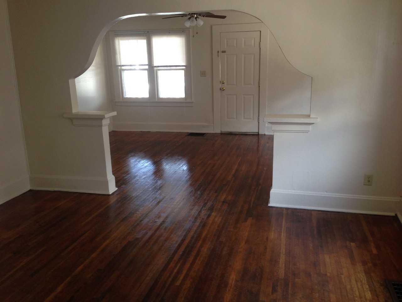 1142 E Elm St - Photo 3 of 10