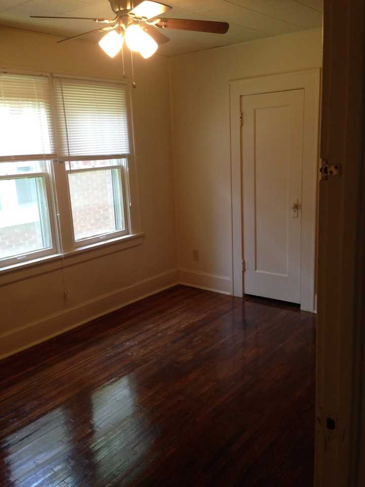 1142 E Elm St - Photo 5 of 10