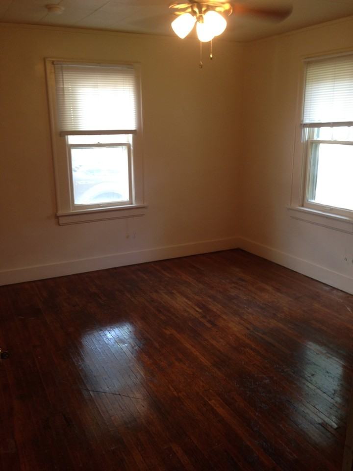1142 E Elm St - Photo 6 of 10