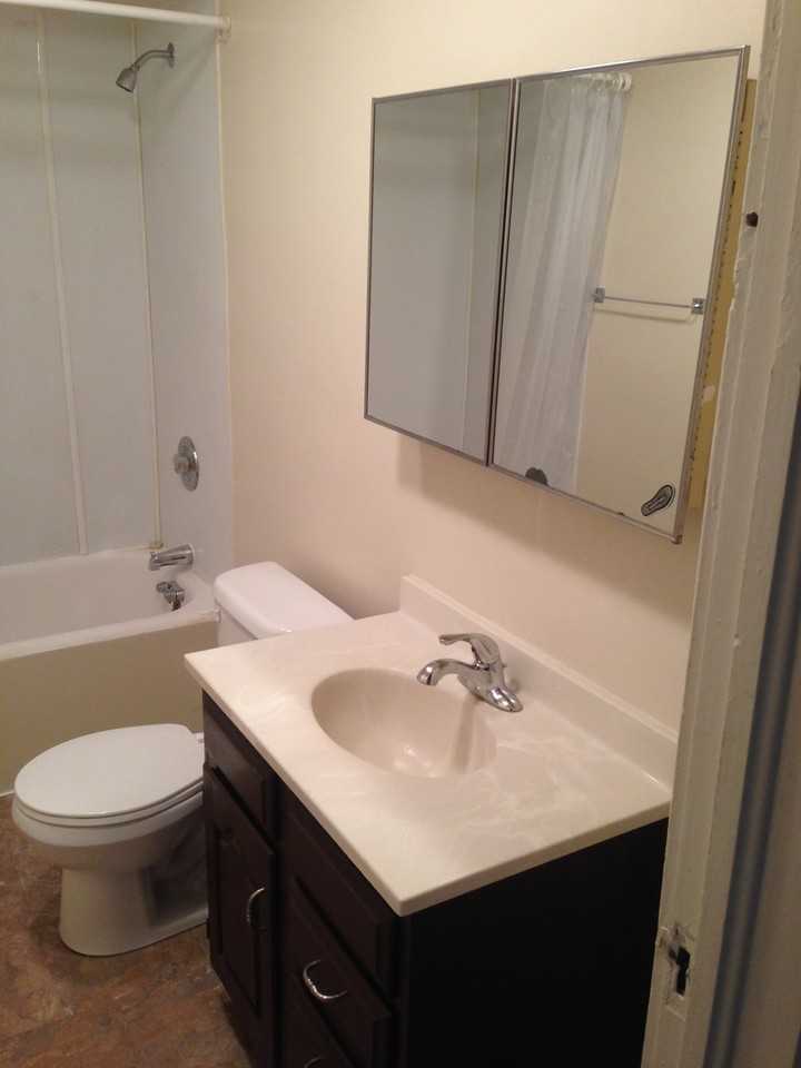1142 E Elm St - Photo 7 of 10