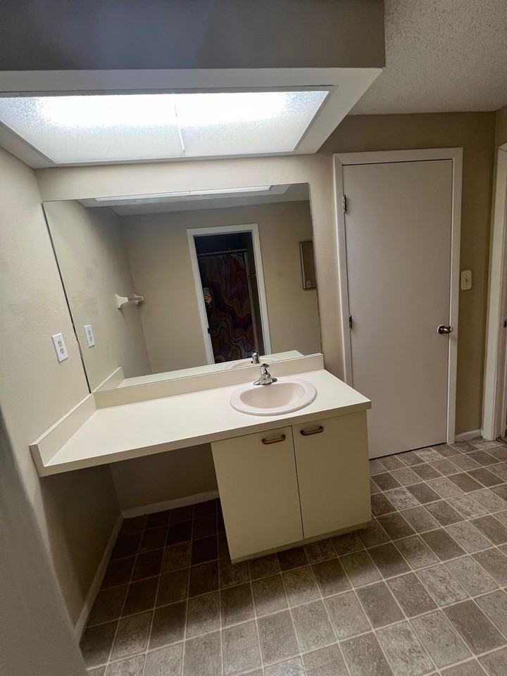 47 Emerald Bay Dr - Photo 2 of 14