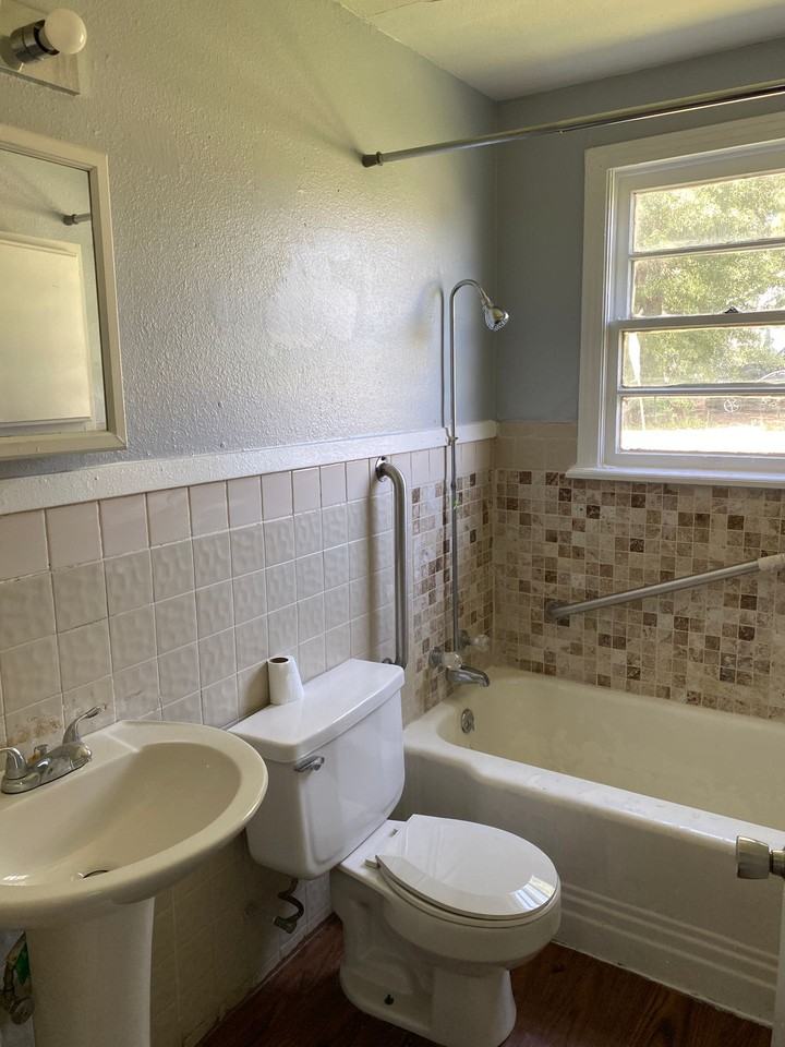 2503 Malcolm St - Photo 3 of 11