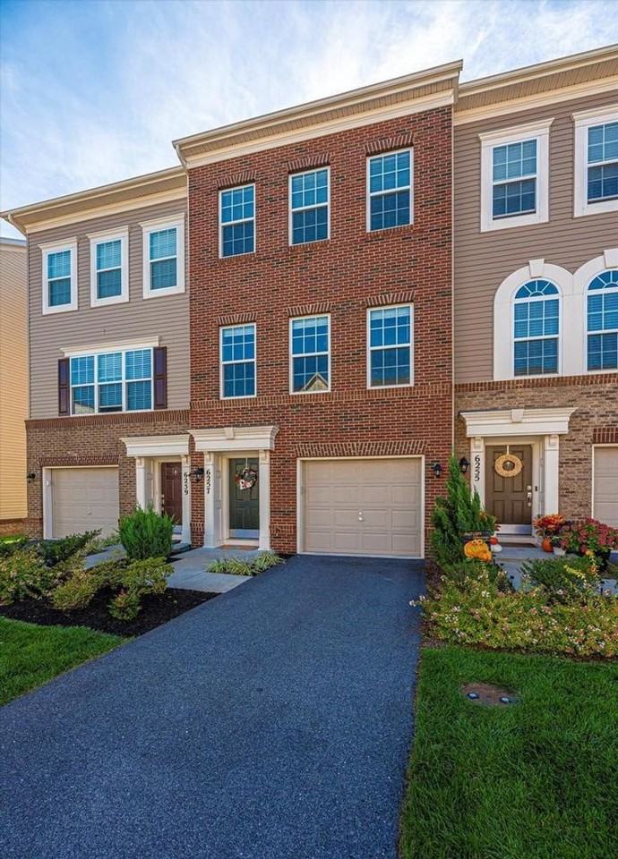 6257 Alexa St - Photo 2 of 42