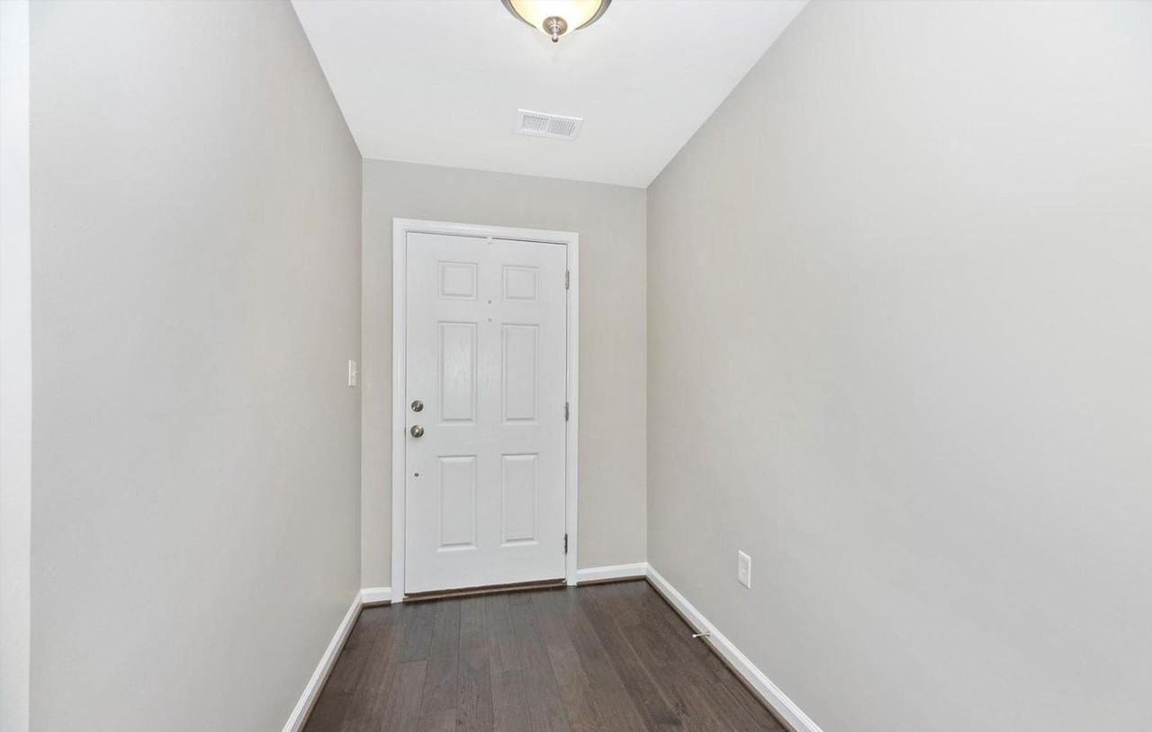 6257 Alexa St - Photo 4 of 42