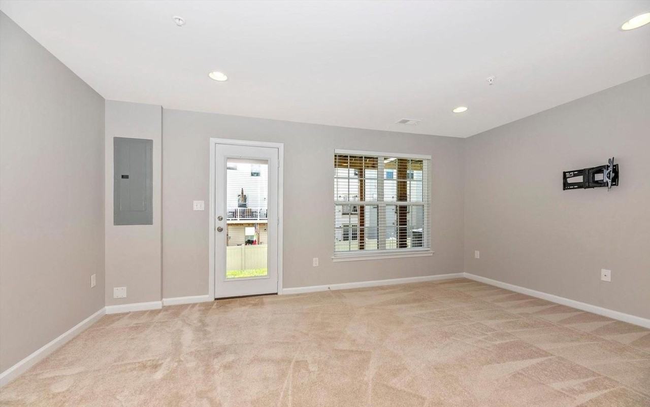 6257 Alexa St - Photo 6 of 42