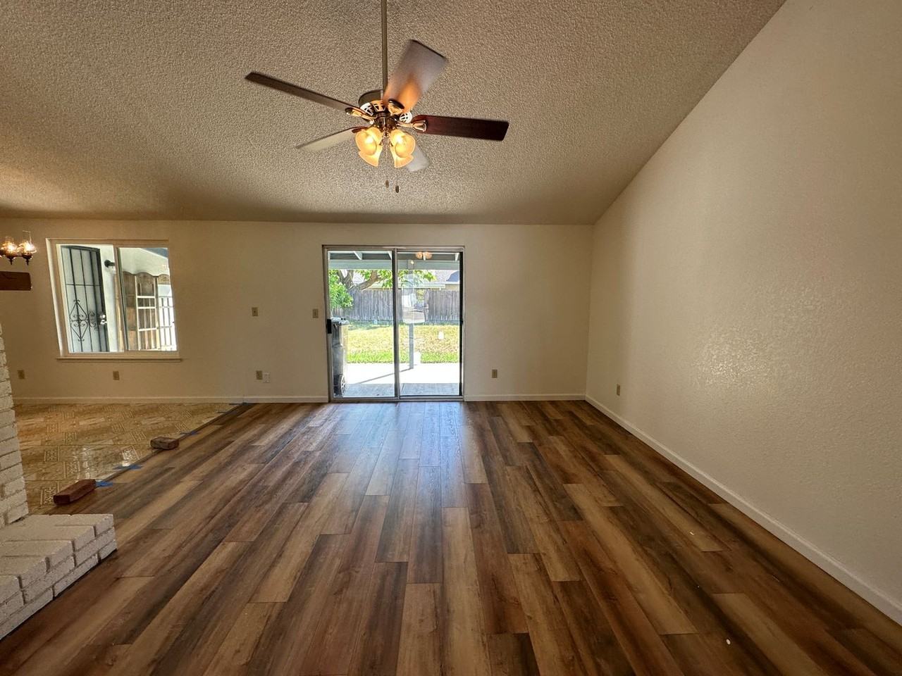 1135 Amberwood Ln - Photo 2 of 18