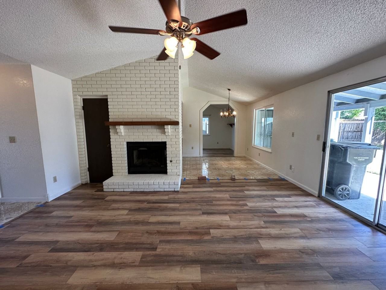 1135 Amberwood Ln - Photo 3 of 18