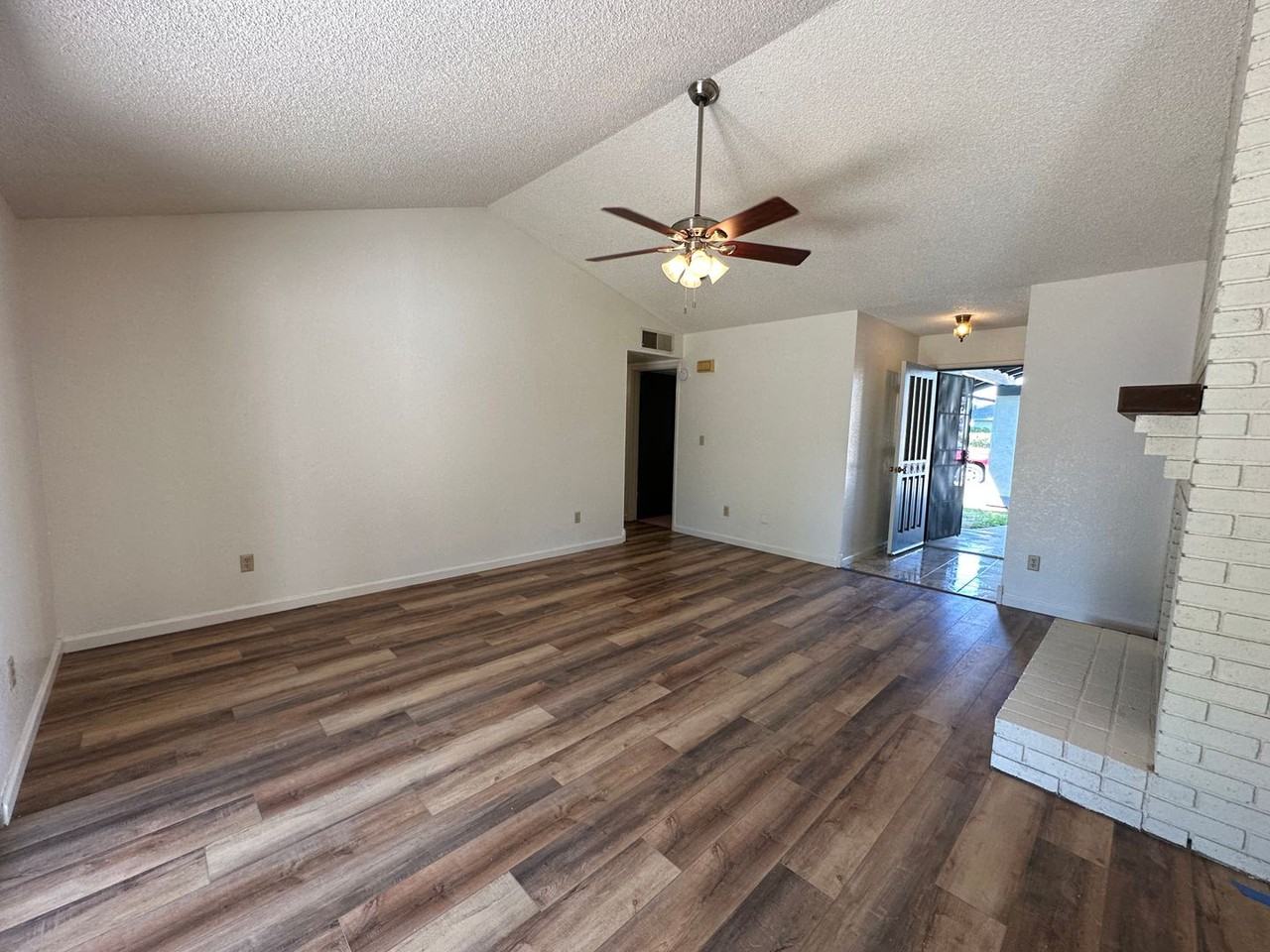 1135 Amberwood Ln - Photo 4 of 18