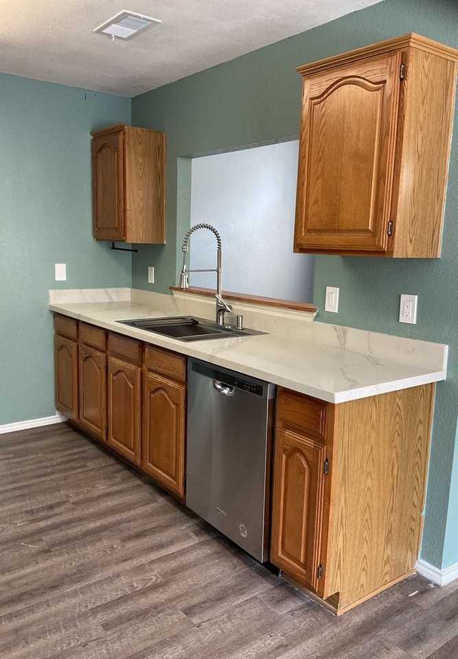1910 Meadowbrook Dr - Photo 3 of 22