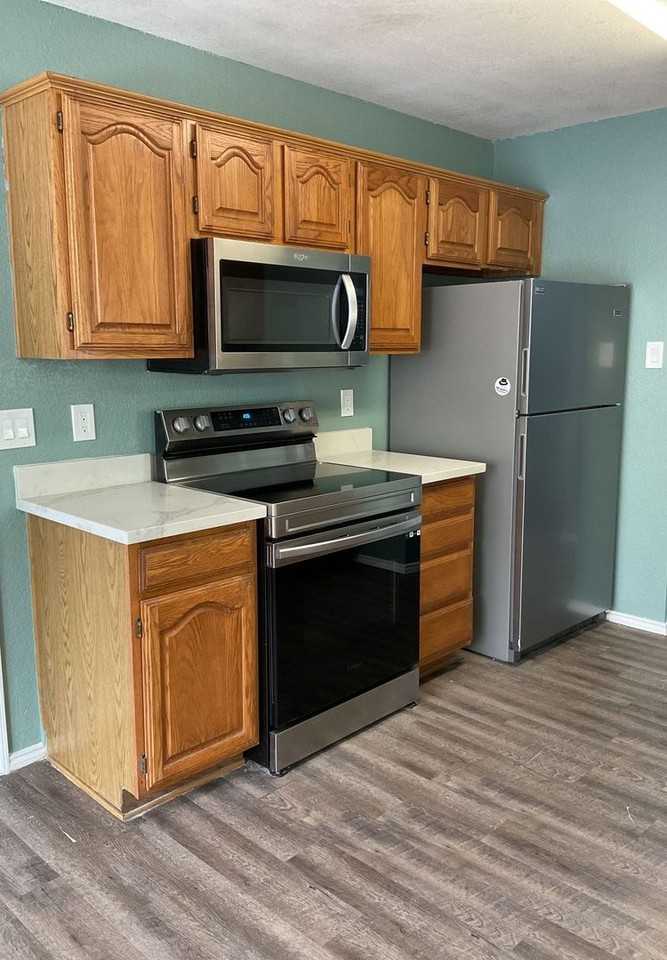 1910 Meadowbrook Dr - Photo 4 of 22