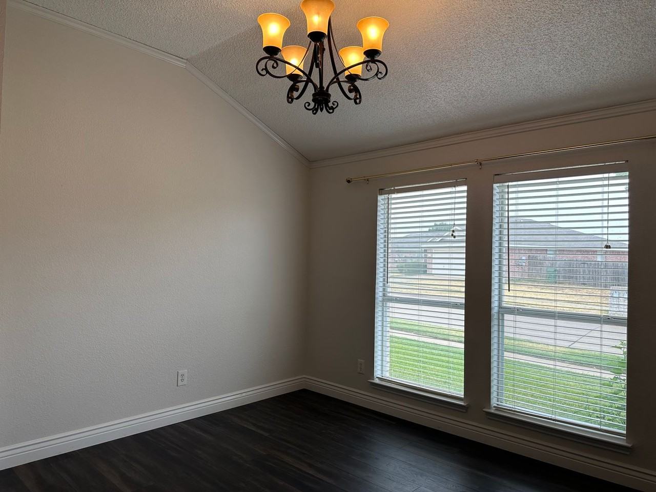 5900 Aloe Ct - Photo 5 of 23
