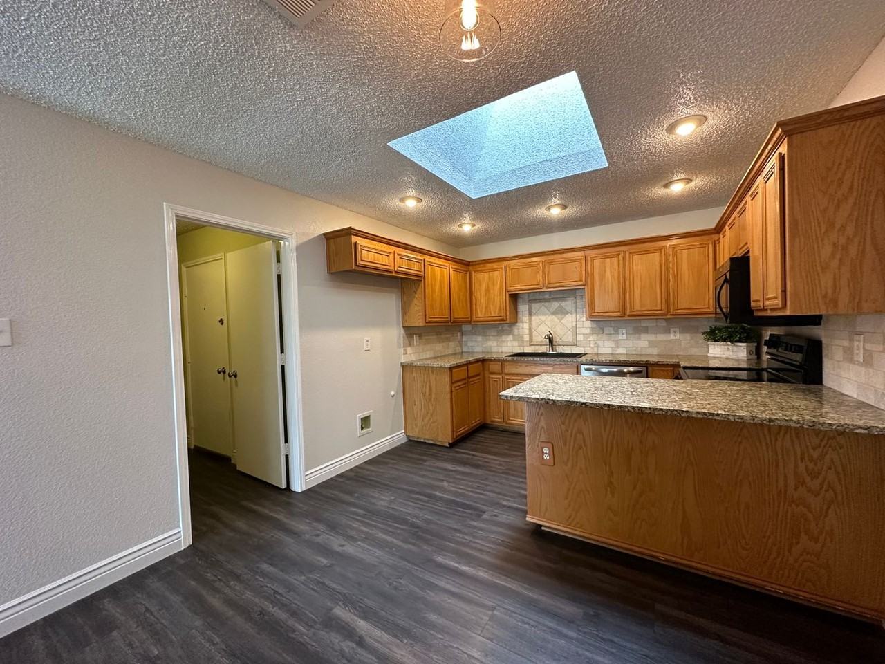 5900 Aloe Ct - Photo 7 of 23