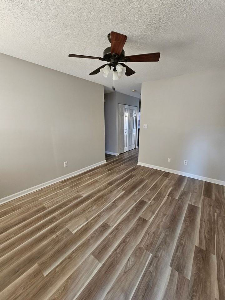 1112 Trinity St - Photo 2 of 10