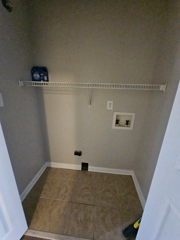 1112 Trinity St - Photo 5 of 10