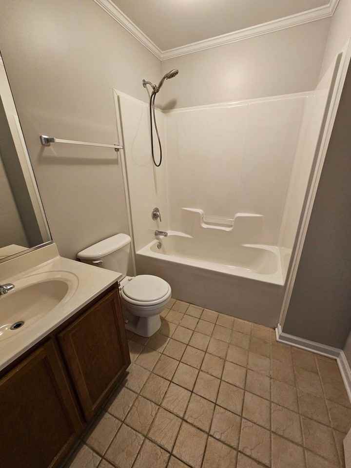 1112 Trinity St - Photo 7 of 10