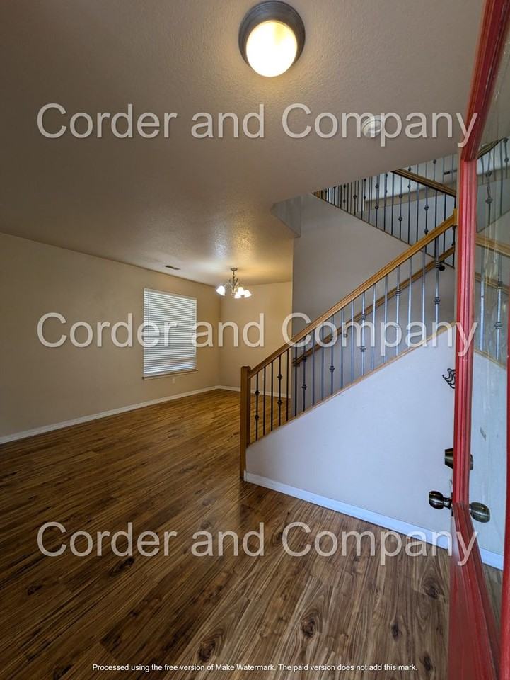 8827 Hampton Ave Ne - Photo 2 of 36